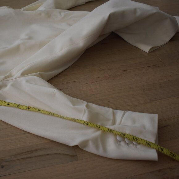 Frame x Imaan Darted Off White long Blazer, 3/4 ruffled sleeves - Picture 8 of 13